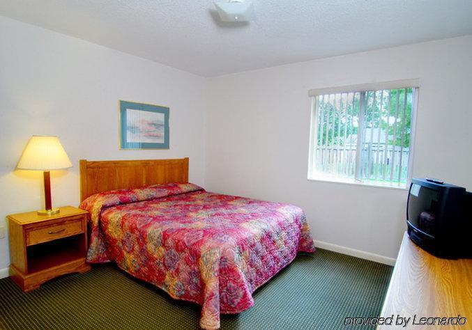 Affordable Suites Рокі-Маунт Номер фото